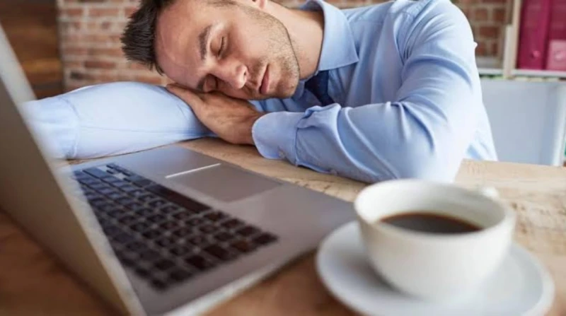 السر في الأدينوزين.. القهوة تسبب النعاس أحيانا القهوة، مشروب الطاقة الشهير الذي يعتمد عليه الكثيرون لبدء يومهم بنشاط وحيوية، قد يتسبب في بعض الأحيان