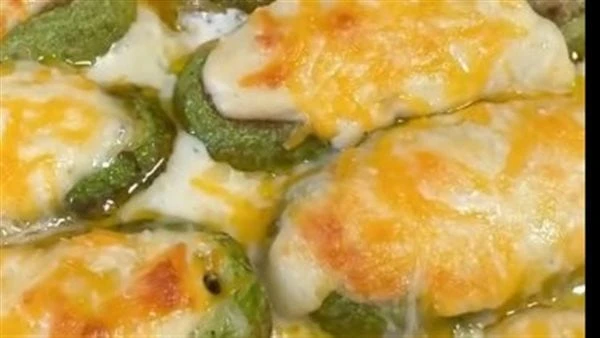 طريقة عمل قوارب الكوسة بحشوة الدجاج والمشروم قوارب الكوسة من الأطباق الرئيسية التي يمكنك إعدادها وتقديمها لأفراد أسرتك في المنزل بمذاق شهي وغير