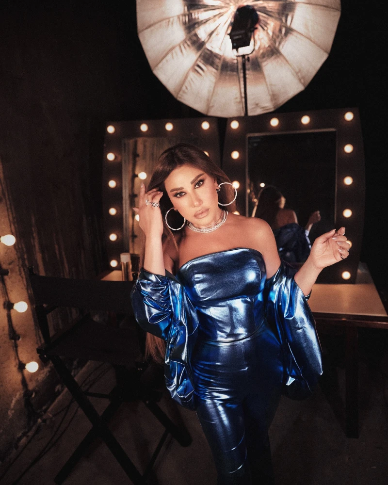 نجوى كرم تتصدر عبر يوتيوب في يلعن البعد تميز مختلف واطلالة أنيقة متميزة وبكلمات مؤثرة، أطلت الفنانة اللبنانية نجوى كرم في ثاني أغنيات ألبومها الجديد