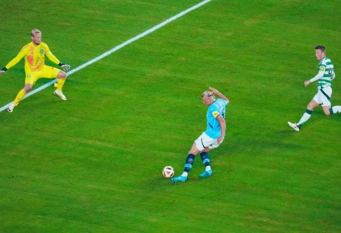 أهداف مباراة مانشستر سيتي وسيلتك الأسكتلندي 3-4 (فيديو) أهداف مباراة مانشستر سيتي وسيلتك الأسكتلندي، حقق فريق سيلتك الأسكتلندي الفوز على نظيره