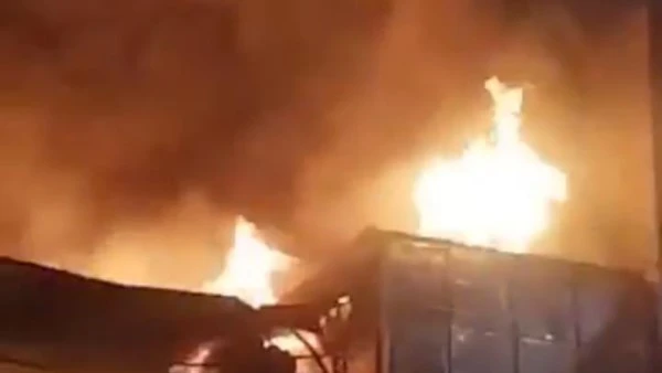 إعادة الكهرباء لشارع عبدالله الرفاعي والمجاورات بالمرج بعد فصلها بسبب حريق مخزن دهانات قامت الأجهزة المختصة بإعادة الكهرباء الي شارع عبدالله الرفاعي