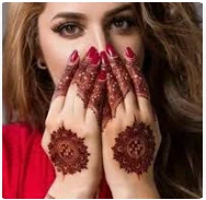 ماذا يعني رمز الحناء في المنام؟ رمز الحناء في المنام له الكثير من المعاني الحميدة، حيث أن الحناء في الواقع هي دليل على تغيير الشخصيات ليبدو بشكل