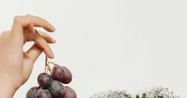 اعرف إتيكيت تناول العنب وطريقة تقديمه للآخرين المرأة والمنوعات شاهد المقال التالي من صحافة مصر عن اعرف إتيكيت تناول العنب وطريقة تقديمه للآخرين، يعد