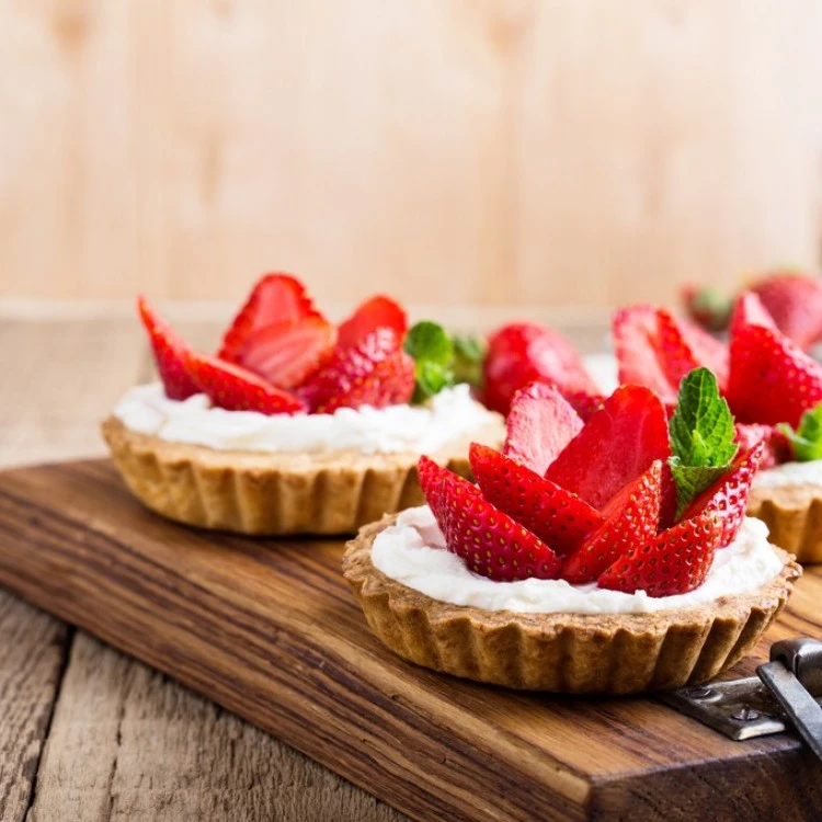 طريقة عمل تارت الفراولة..تعرفى على أسهل وصفةتارت الفراولة يمكنك صنعه داخل منزلك بسهولة بالغة، حيث إنه من الحلويات التي يتم تقديمها في مختلف الأماكن بأسعار مرتفعة للغاية، على الرغم