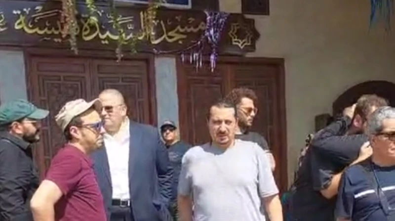 وصول جثمان الفنان تامر ضيائي إلى مسجد السيدة نفسية.. صور وصل جثمان الفنان تامر ضيائي، إلى مسجد السيدة نفسية لأداء صلاة الجنازة عليه قبل تشييعه إلى