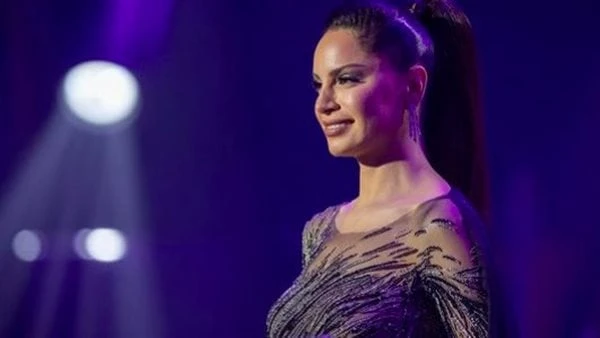 آمال ماهر تتألق فى حفل السعودية وتغني ساعة كاملة أحيت المطربة آمال ماهر مساء أمس الخميس حفلها المنتظر بمدينة الطائف ضمن حفلات جولة المملكة والتى