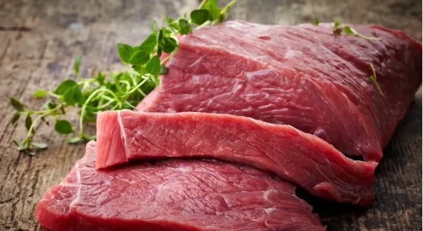 تعرف على تفسير حلم اللحم النيء لابن سيرين تفسير حلم اللحم النيء في المنام من الرؤى التي تحمل لصاحبها الكثير كمن المعاني والدلالات وقد اتفق الكثير من