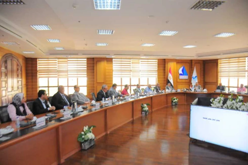 رئيس جامعة كفر الشيخ يوجه الشكر لمجلس الجامعة خلال انعقاده لسرعة إعلان النتائج بكليات الجامعة عقد مجلس جامعة كفر الشيخ برئاسة الدكتور عبد الرازق