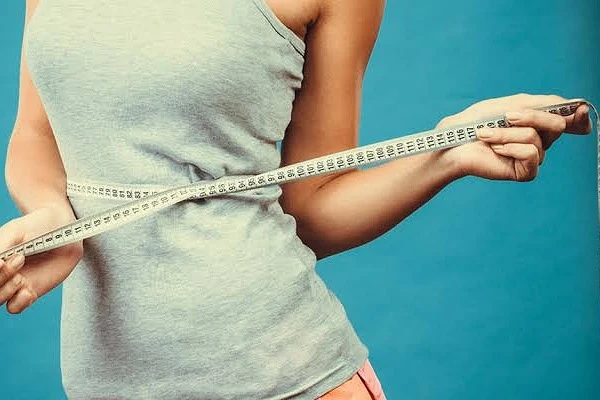 الزيوت الطبيعية الفعالة في علاج آثار فقدان الوزن وتحسين مظهر البشرة.فقدان الوزن يمكن أن يكون إنجازا رائعا، ولكن يمكن أن يترك آثارا على مرونة البشرة.