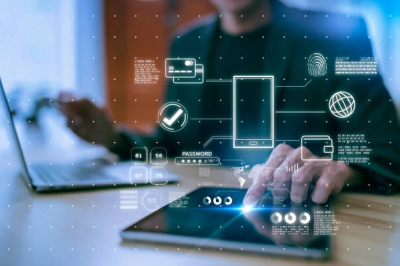 المركزي الأوروبي يدعو البنوك إلى زيادة الانفاق على وسائل الدفاع السيبرانية الحياة شاهد المقال التالي من صحافة السعودية عن المركزي الأوروبي يدعو