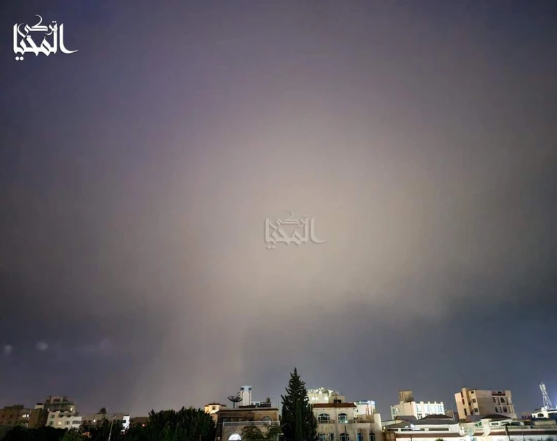 مشاهدة هذا الأمر في سماء صنعاء الآن(صورة) _اخر الاخبار اخر الاخبار، مشاهدة هذا الأمر في سماء صنعاء الآن صورة،شوهدت سحب رعدية ممطرة في سماء العاصمة صنعاء الليلةويتوقع أن تستمر هذه ا