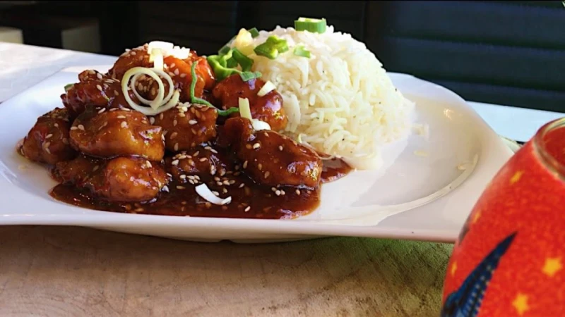 طريقة تحضير ترياكي بالسمسم والزنجبيلالمقادير صدر الدجاج : 4 صدور الصويا صوص : كوب مربى : 2 ملعقة صغيرة (بنكهة البرتقال) الخل : 5 ملاعق صغيرة سكر : ربع كوب (أبيض) ثوم بودرة : ملعقة