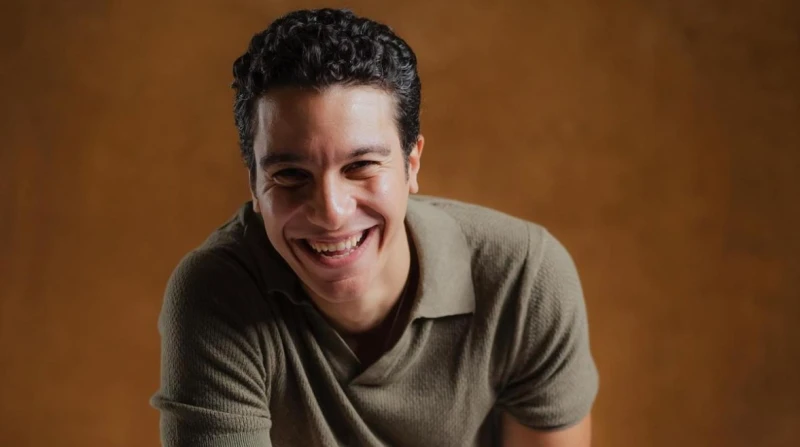 نور النبوي يوجه رسالة للجمهور في عيد ميلاده احتفل الفنان نور النبوي، بعيد ميلاده وسط فريق عمل فيلم الحريفة.وشارك نور النبوي، متابعيه عبر حسابه الشخصي