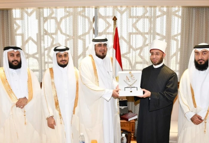 أسامة الأزهري يستقبل وفدا من الأوقاف القطرية استقبل الدكتور أسامة الأزهري وزير الأوقاف، الدكتور محمد حمد الكواري وكيل وزارة الأوقاف والشئون الإسلامية