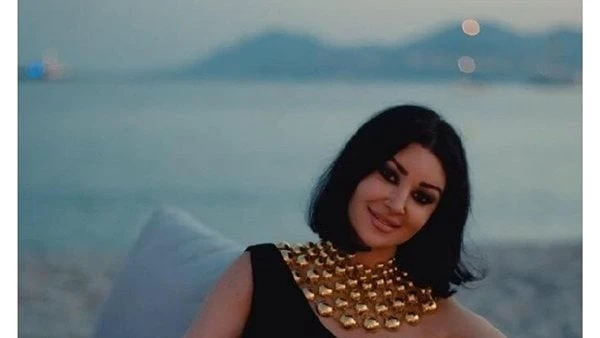 بفستان أسود .. أحدث إطلالة للفنانة أروى جودة شاهد شاركت الفنانة أروى جودة جمهورها بصورة عبر حسابها الشخصي على موقع وكانت أروى ترتدي فستانا باللون