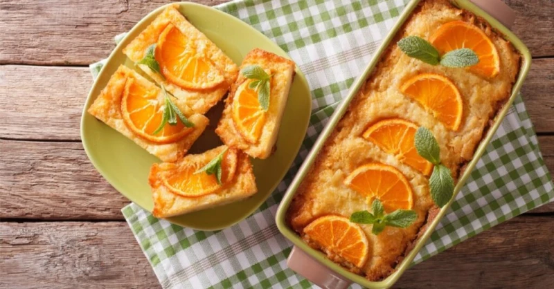 كيك الزبادي بالبرتقال الفرنسية بطريقة سهلةالمقادير صوص البرتقال :عصير البرتقال : 3 ملاعق كبيرةسكر البودرة : ثلث كوب للتبطين :سمن : قليلدقيق : رشة