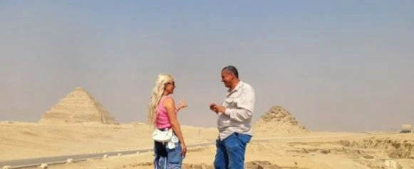 المطربة الأمريكية آمون ستار تشارك في زيارة خاصة ل هرم أوناسآمون ستار.. تواصل المطربة الأمريكية آمون ستار جولاتها السياحية في مصر تحديدا بالمناطق