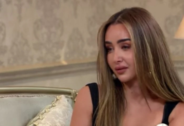 هنا الزاهد: أنا منزلتش دمعة بعد الانفصال عن أحمد فهمي حلت الفنانة هنا الزاهد ضيفة مع الفنانة إسعاد يونس ببرنامج صاحبة السعادة الذي يعرض على قناة ،