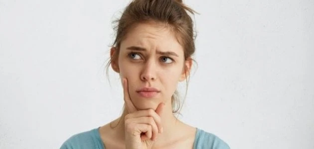 كلمات عن الحيرة في الاختيار 40 اعظم ما قيل في الحيرة؟إن الحيرة هي أحد المشاعر التي تأتي للشخص والتي يرتبك بها ويكون في تخبط بين عدة خيارات أمامه ولا