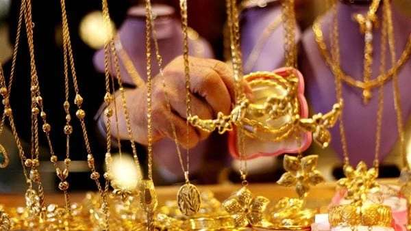 تراجع عيار 21.. أسعار الذهب في الإمارات اليوم الجمعة سجلت أسعار الذهب في الإمارات، انخفاضا طفيفا بختام تعاملات الأسبوع بقيمة 3 دراهم ؛ مقارنة بمستهل