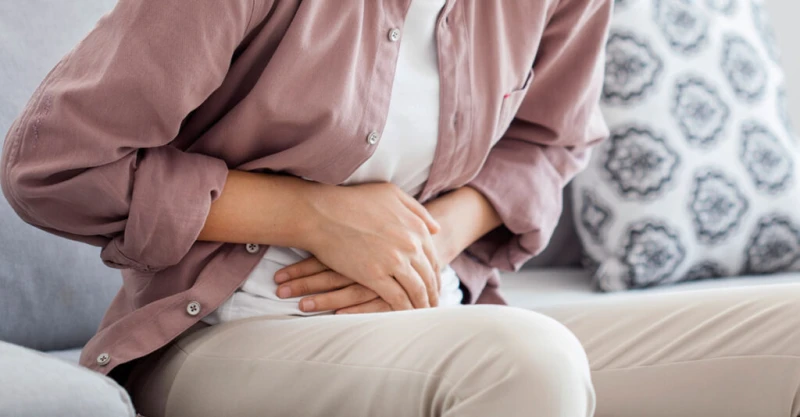 تكيس المبايض .. مخاطر صحية عديدةما هو تكيس المبايض؟تتميز متلازمة المبيض المتعدد الكيسات() بتطور بصيلات صغيرة متعددة في المبيضين، وفرط الأندروجين (الكثير من الهرمونات الذكورية) التي