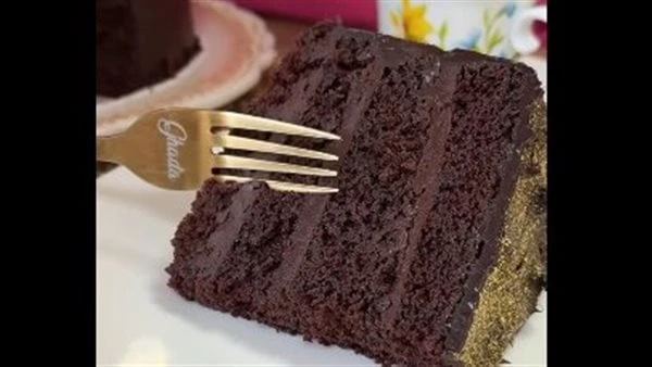 كيكة الشوكولاتة مع الجناش .. أسهل الخطواتكيكة الشوكولاته مع الجناش من الحلويات السريعة و الشهية التي يمكنك تقديمها لأفراد أسرتك أو ضيوفك في المنزل