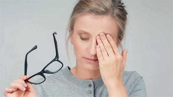 مؤشر لإصابة خطيرة.. أسباب زغللة العين والشعور بالظلام المفاجئتوجد بعض المؤشرات التي قد تشير إلى إصابة خطيرة عند حدوث زغللة العين والشعور بالظلام