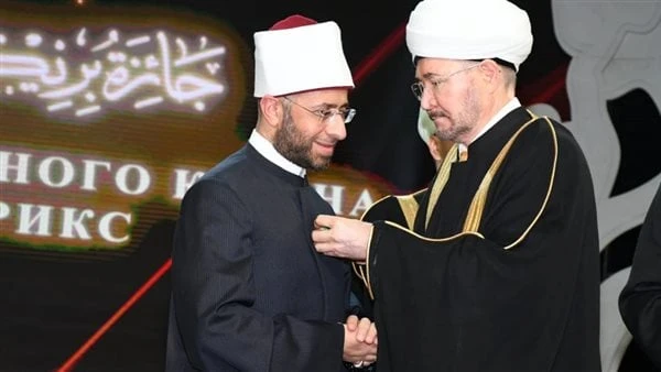 وسام الفخر ل وزير الأوقاف لجهوده في تعزيز العلاقات الثنائية الروسية المصريةأهدى الشيخ راوي عين الدين رئيس الإدارة الدينية لمسلمي روسيا الاتحادية ومجلس شورى المفتين لروسيا وسام الفخ