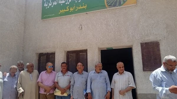 التعاون الزراعى: صرف الأسمدة للفلاحين طبقا للمنظومة ومتابعة تطهير المراوي والمصارف بالشرقيةقام المهندس سعد عامر رئيس الإدارة المركزية للتعاون الزراعي