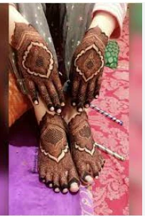 دلالات رؤية الحناء في المنام لابن سيرين دلالات رؤية الحناء في المنام لابن سيرين، تعتبر الحناء من رموز البهجة والفرح في الواقع وذلك لأن يكثر استخدامها في المناسبات السعيدة والأفراح 