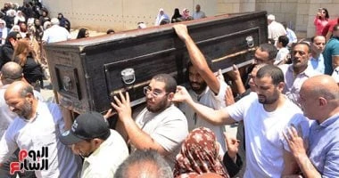 تشييع جثمان أحمد فرحات من مسجد عمرو بن العاص إلى مثواه الأخير.. صور تعرف على التالي تشييع جثمان أحمد فرحات من مسجد عمرو بن العاص إلى مثواه الأخير..