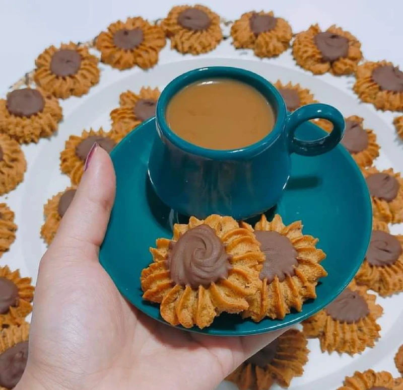 بيتي فور يشرفك قدام ضيوفك بالشوكولاته والقهوة بدون زبدة بوصفة سهلة جربيهابيتي فور ناعم ترغب كل ربة منزل في تحضيره ويعطيها نفس طعم وشكل الجاهز بل يكون افضل في حالة القيام بتحضيره بت