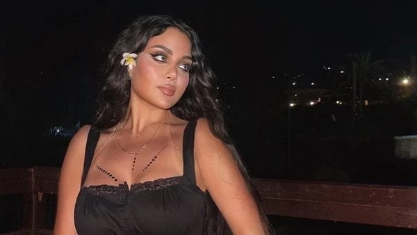 زينب فياض تستعرض أنوثتها بالأسود الجريء اعتادت زينب فياض ابنة النجمة هيفاء وهبي، على مشاركة متابعيها أحدث إطلالتها المفعمة بالأنوثة والجاذبية، وذلك