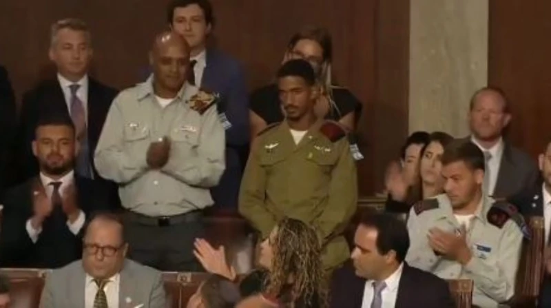 أشرف البحيري.. جندي إسرائيلي مسلم تفاخر به نتنياهو أثار رئيس الوزراء الإسرائيلي بنيامين نتنياهو، جدلا كبيرا بين نشطاء مواقع التواصل الاجتماعي في