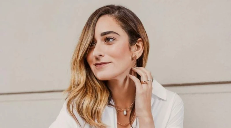 الفن و المشاهير: أمينة خليل تقضي مغامرات ممتعة على جزيرة بالي شاهد المقال التالي من صحافة لبنان عن أمينة خليل تقضي مغامرات ممتعة على جزيرة بالي،