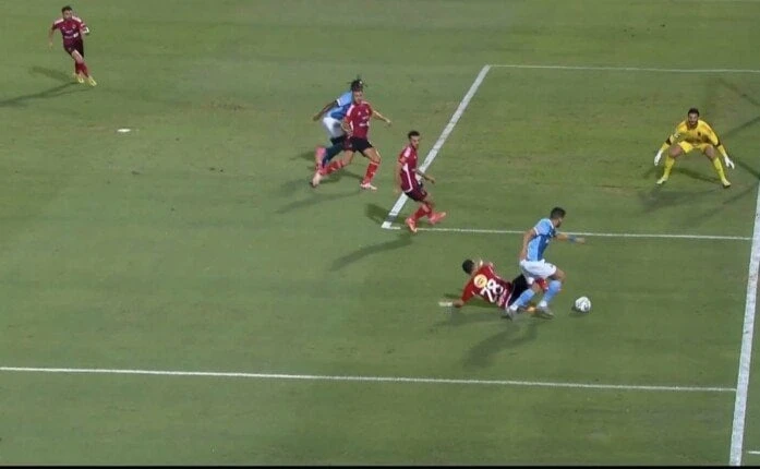 مسؤول بنادي بيراميدز يشن هجوما ناريا: والله أبطال إننا بنافسافاق عربية نتحدث اليوم حول مسؤول بنادي بيراميدز يشن هجوما ناريا: والله أبطال إننا بنافس