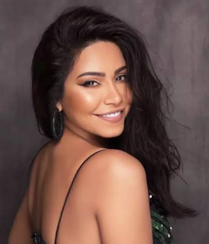 اكلة لحم الميت شغالين على شيرين: ربنا يسترها نفى محامي المطربة المصرية شيرين عبدالوهاب ما أعلنه شقيقها محمد عبدالوهاب بشأن حالتها الصحية وخضوعها