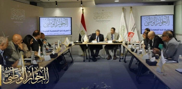 الحوار الوطني يتلقى مقترحات ملف الحبس الاحتياطي قبل صياغتها ورفعها ل الرئيس السيسيأصدر مجلس أمناء الحوار الوطني، بيانا أكد خلاله أن الحوار الوطني