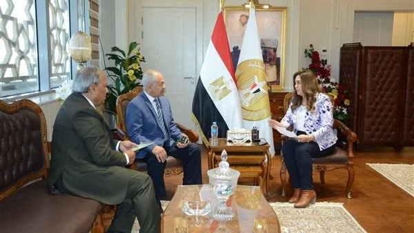 وزيرة التنمية المحلية تستقبل أعضاء مجلسي الشعب والشورىاستقبلت الدكتورة منال عوض وزيرة التنمية المحلية، اليوم الاثنين اللواء أحمد العوضي عضو مجلس