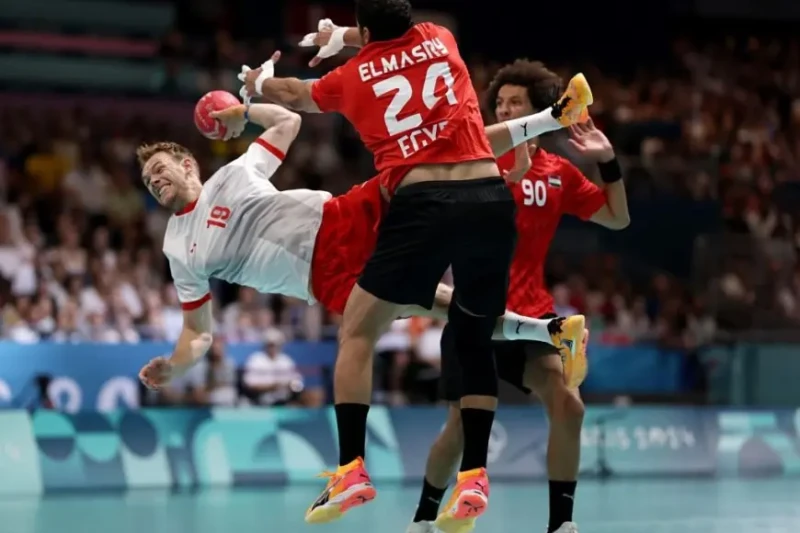 منتخب اليد يخسر أمام الدنمارك في أولمبياد باريس رغم الاستفاقة الرائعة بالشوط الثانيتعرض منتخب مصر لكرة اليد لهزيمته الأولى في أولمبياد باريس 2024