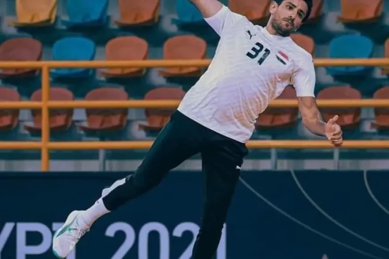 بعد إصابة سيسا.. بكار يصل باريس للمشاركة مع منتخب اليد في الأولمبياد.قبل بضعة أيام من بدء رحلة منتخب اليد في ألعاب أولمبياد باريس 2024، تعرض أحمد هشام سيسا، أحد نجوم الفريق، لتمزق