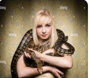 تعرف على تفسير حلم الحية للمتزوجة لابن سيرين تعرف على تفسير حلم الحية للمتزوجة لابن سيرين يرى المفسرون أن المنام ينذر بالسوء بشكل عام ولكنه يحمل بعض