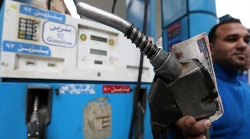 أسعار البنزين والسولار في مصر.. ترقب حذر لقرار لجنة التسعير تنتظر الأسواق المصرية خلال الأيام المقبلة قرار لجنة التسعير التابعة لوزارة البترول بشأن