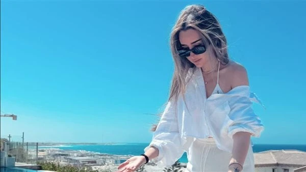 فستان لافت.. هنا الزاهد تثير الجدل بظهورها مع إسعاد يونسنشرت الفنانة هنا الزاهد، صورة جديدة لها عبر خاصية ستوري من خلال حسابها الشخصي على موقع