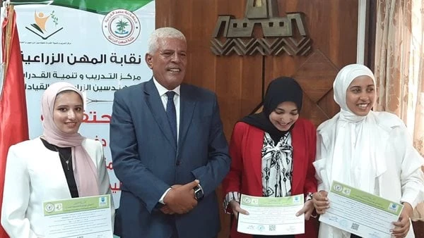 دورات تدريبية لمزاولة مهنة المهندس الزراعي بالتعاون مع جامعة الإسكندرية نظمت نقابة الزراعيين بالتعاون مع كلية زراعة سابا باشا جامعة الإسكندرية