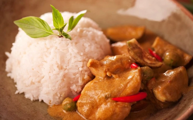 طريقة عمل الدجاج الكارى على الطريقة الهنديةكاري الدجاج الهندي أو الدجاج بالكاري إحدى أشهر وصفات المطبخ الهندي والتي تنتشر في دول الخليج العربي