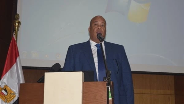 غرفة القاهرة التجارية: القيادة السياسية تقدم دعما كبيرا للمستثمرين أكد أيمن العشري رئيس غرفة القاهرة التجارية على أهمية السعي لزيادة التعاون المصري