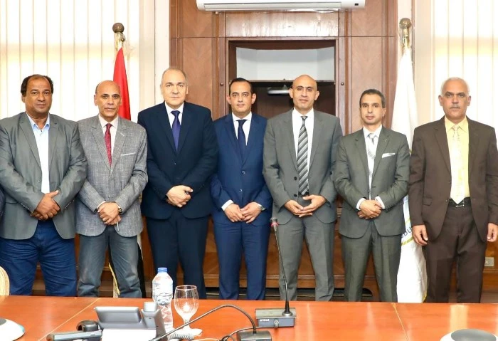 وزير التعليم يطالب بوضع خطط تناسب طبيعة كل مديرية ومراجعتها مع الوزارة واصل محمد عبد اللطيف وزير التربية والتعليم والتعليم الفني، اليوم، اجتماعاته