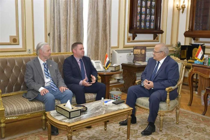 الخشت يستقبل وفد الهيئة البريطانية لاعتماد الكليات الدولية للاعتماد الدولي استقبل الدكتور محمد الخشت رئيس جامعة القاهرة، بمكتبه، وفد الهيئة