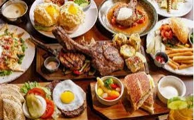 ما تفسير رؤية الأكل في المنام لابن سيرين؟ الأكل في المنام، إن رؤية الأكل من الرؤى التي يدور حولها الكثير من الخلاف والجدل، فهناك من ينظر إليها بعين الكراهية، وذلك في حالات معينة، ك